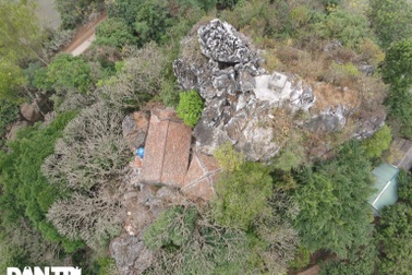 Lạ lùng chùa cổ nằm chênh vênh trên đỉnh núi suốt 6 thế kỷ ở Hà Nội