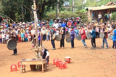 Tưng bừng Lễ hội Mừng lúa mới của người Xê đăng trên Tây Nguyên
