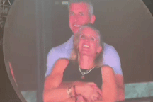 Cuộc sống kín tiếng của doanh nhân vừa lộ bê bối ngoại tình với cấp dưới