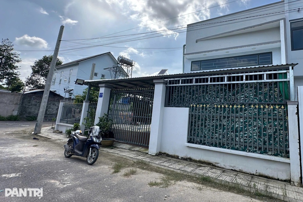 Hộ xây nhầm nhà trên đất người khác ở TPHCM lên tiếng - 1 Hộ xây nhầm nhà trên đất người khác ở TPHCM lên tiếng - 1
