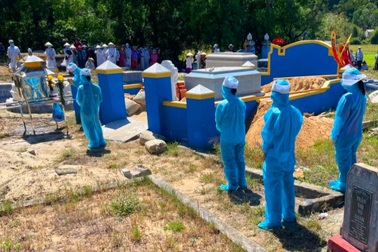 5 anh em đang cách ly thì cha mất: Cho phép đến viếng ở lễ an táng