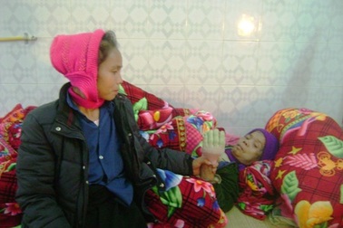 Hàng chục nghìn người nghèo chưa được cấp thẻ BHYT