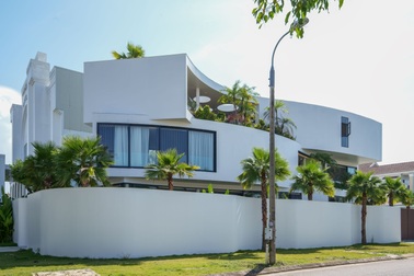 Biệt thự lượn sóng độc đáo tại Quảng Nam, có cả "vườn treo Babylon"