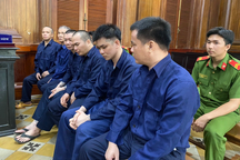 Rủ bạn trộm két sắt của sếp