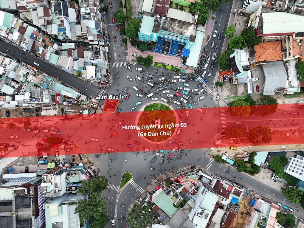 Dựng lô cốt ở vòng xoay Dân Chủ để thi công Metro số 2 TPHCM - 2