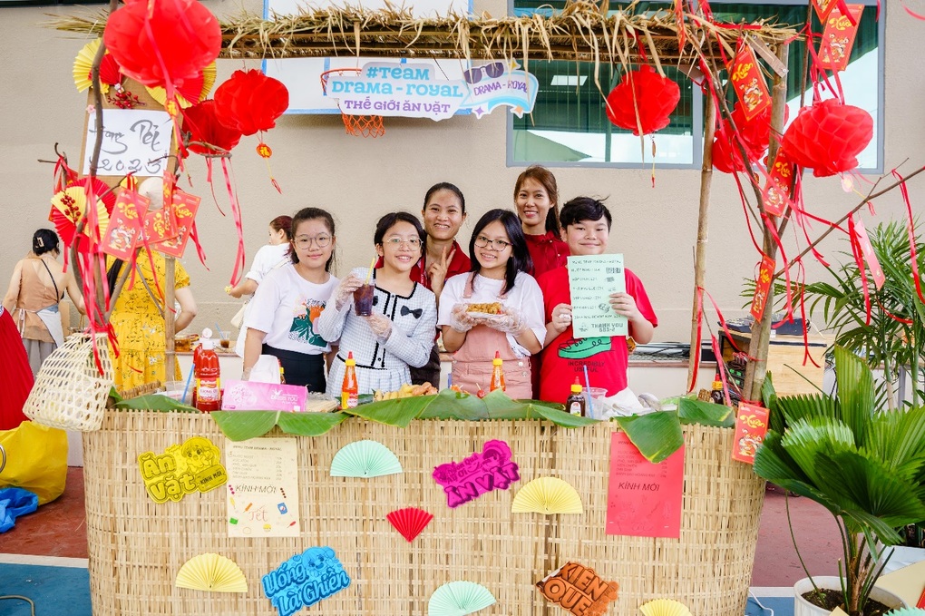 Xúng xính áo dài hội xuân, học sinh trường quốc tế đến gần Tết hơn - 7