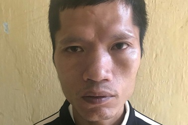 Nhân viên quán karaoke bị khởi tố vì không trả lại điện thoại