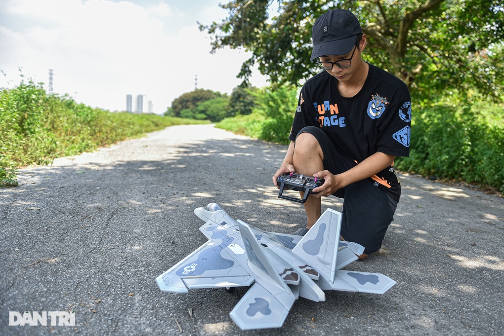 Bộ sưu tập mô hình máy bay khủng của chàng trai 10x ở Hà Nội gây sốt mạng - 7 Bộ sưu tập mô hình máy bay khủng của chàng trai 10x ở Hà Nội gây sốt mạng - 7