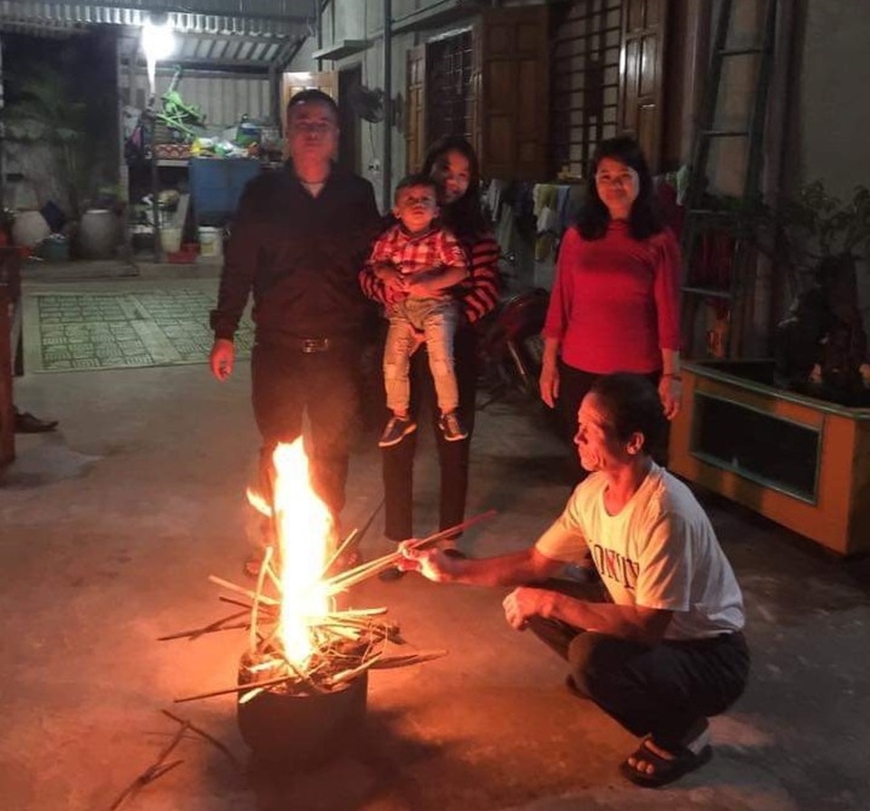 Độc đáo lễ rước lửa đêm giao thừa của người dân làng biển - 7 Độc đáo lễ rước lửa đêm giao thừa của người dân làng biển - 7