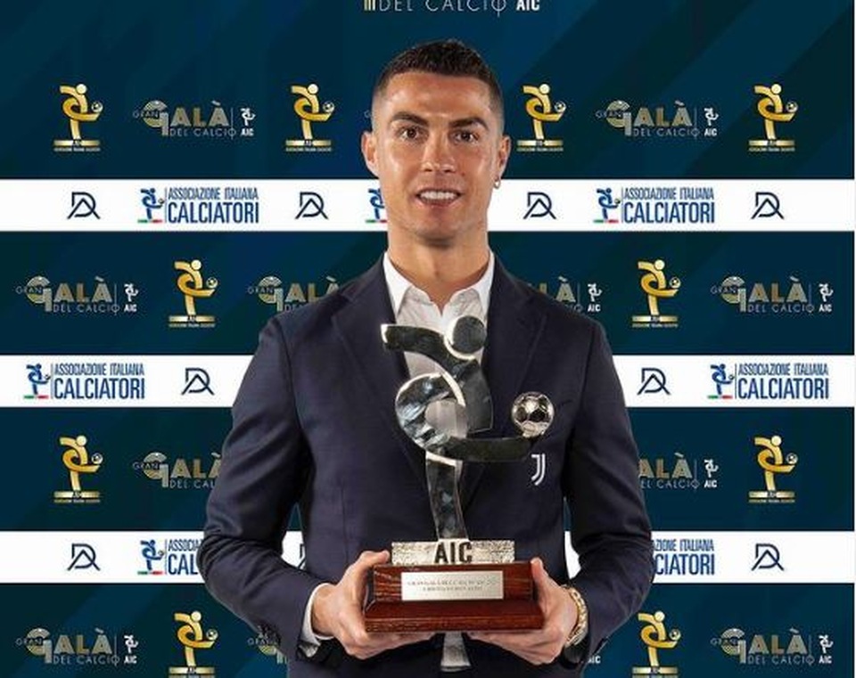C.Ronaldo lần thứ hai liên tiếp giành giải cầu thủ xuất sắc nhất Serie A - 1 C.Ronaldo lần thứ hai liên tiếp giành giải cầu thủ xuất sắc nhất Serie A - 1