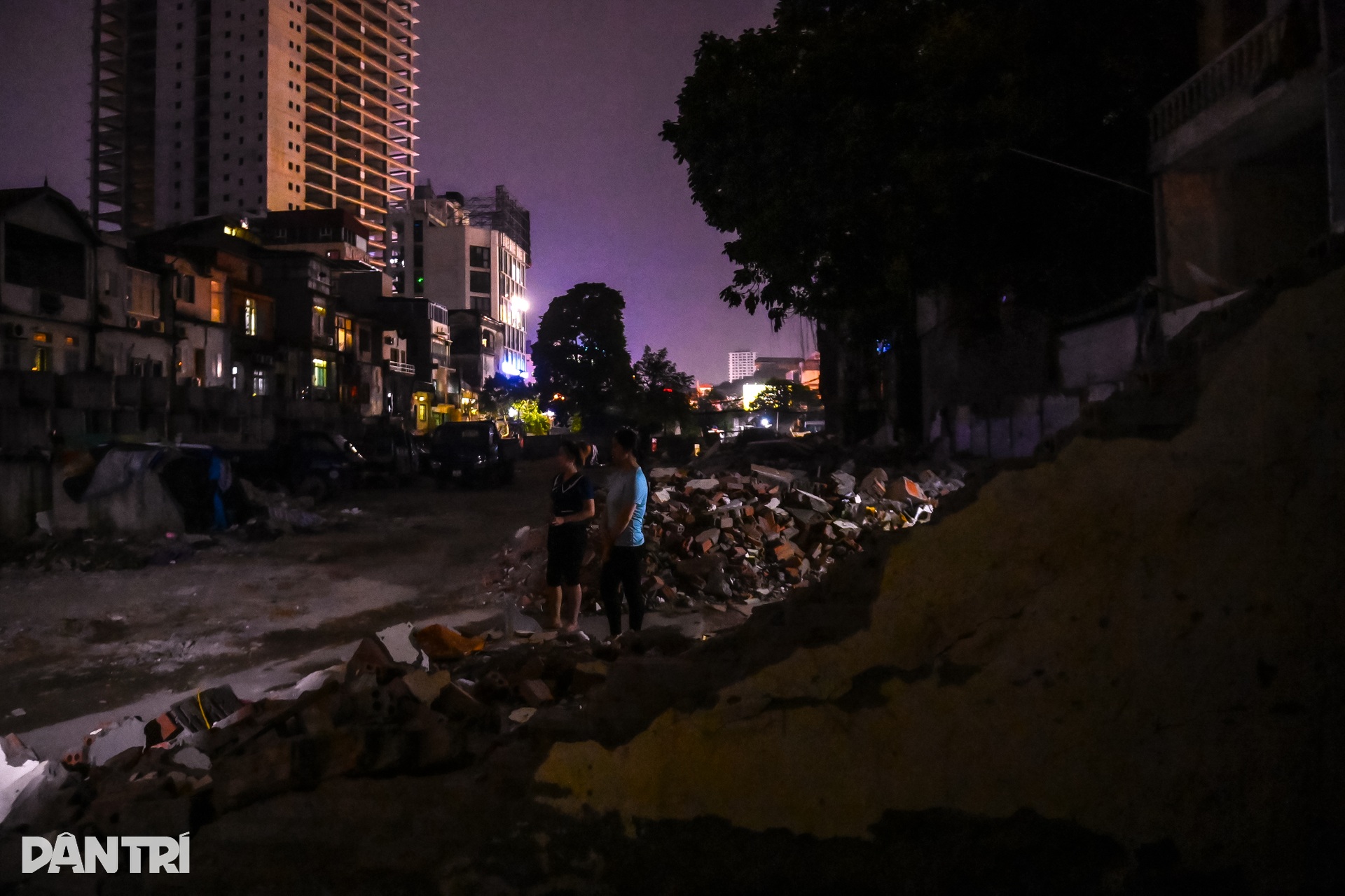 Người dân đi ở nhờ, xin điện, nước trên đường đắt nhất hành tinh ở Hà Nội - 15 Người dân đi ở nhờ, xin điện, nước trên đường đắt nhất hành tinh ở Hà Nội - 15