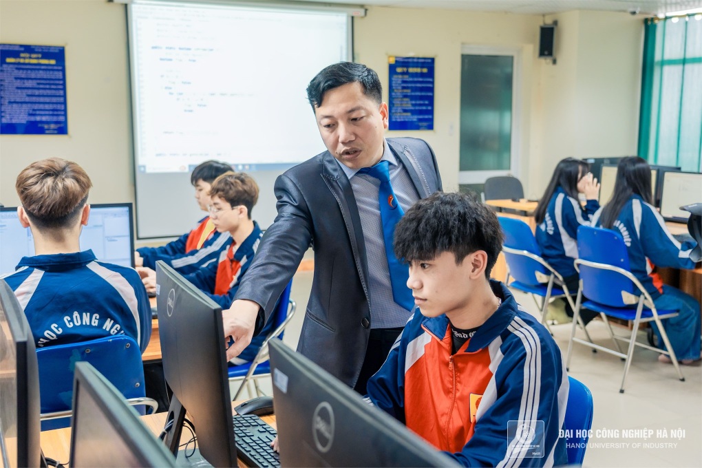Sức hút ngành An toàn thông tin tại Trường Đại học Công nghiệp Hà Nội - 3 Sức hút ngành An toàn thông tin tại Trường Đại học Công nghiệp Hà Nội - 3