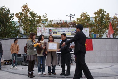 Người Việt tại Hàn Quốc ủng hộ đồng bào miền Trung 2.516,05 USD