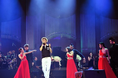 Mr Đàm nâng đỡ học trò