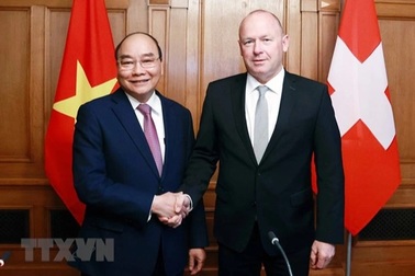 Chủ tịch nước Nguyễn Xuân Phúc hội kiến Chủ tịch Hội đồng Quốc gia Thụy Sỹ