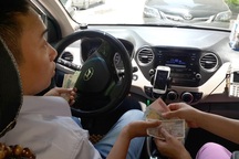 Lái xe Uber, Grab “ngã ngửa” vì bị truy thu thuế