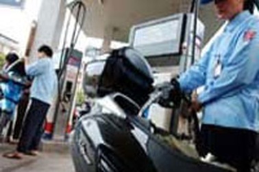 Giá xăng bán lẻ giảm thêm 500 đồng/lít