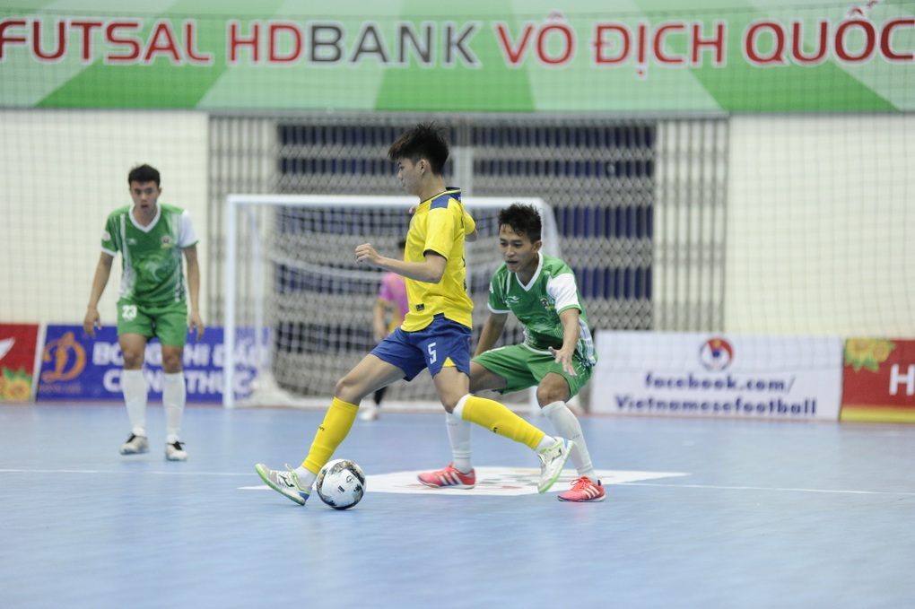 Trọng tài ở giải futsal Quốc gia gây bức xúc lớn sau quyết định khó hiểu - 1 Trọng tài ở giải futsal Quốc gia gây bức xúc lớn sau quyết định khó hiểu - 1