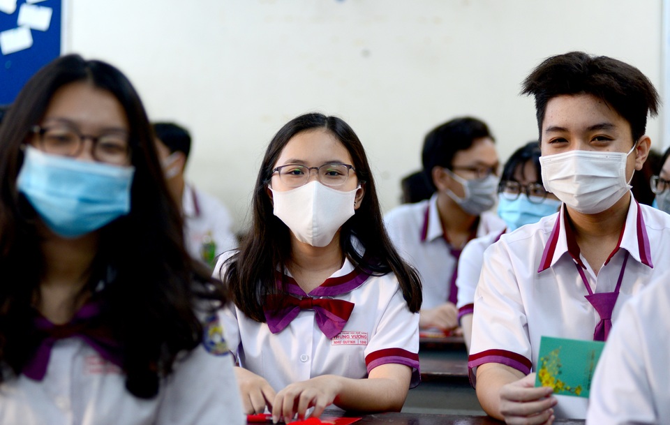 Chùm ảnh: Học sinh Sài Gòn háo hức trở lại trường sau gần 1 tháng nghỉ Tết - 9 Chùm ảnh: Học sinh Sài Gòn háo hức trở lại trường sau gần 1 tháng nghỉ Tết - 9