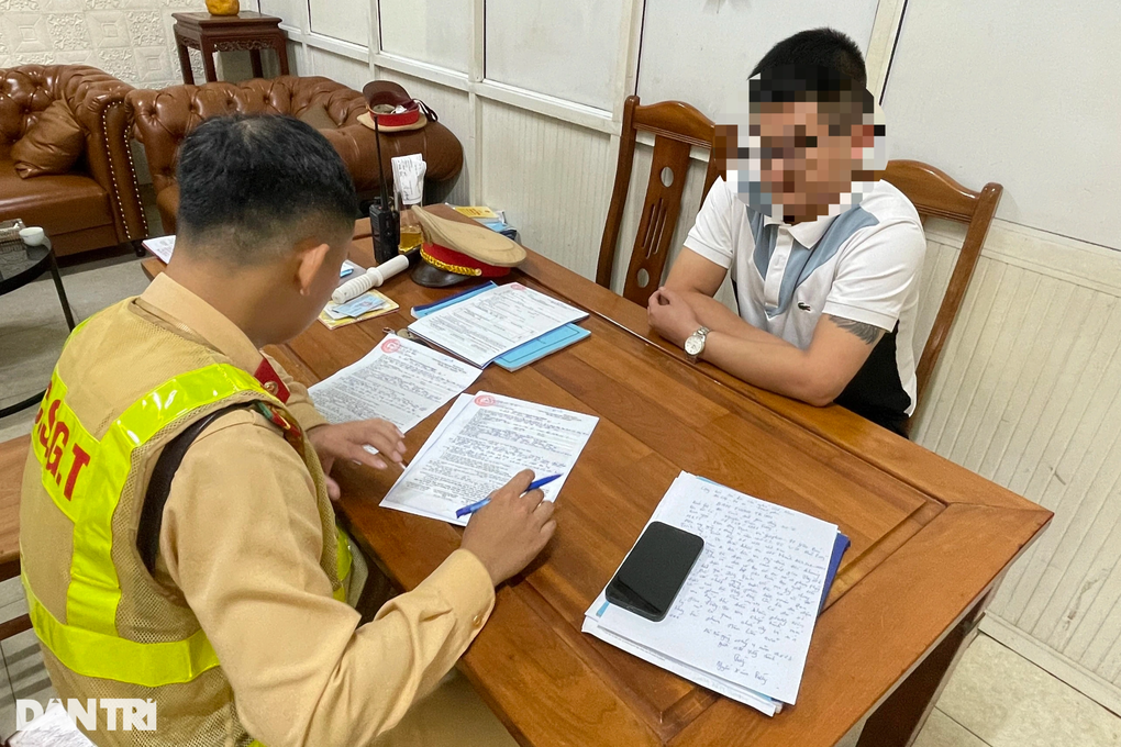 Hà Nội: Dương tính với ma túy, lái xe khách vẫn chở hơn 10 người trên ô tô - 2 Hà Nội: Dương tính với ma túy, lái xe khách vẫn chở hơn 10 người trên ô tô - 2