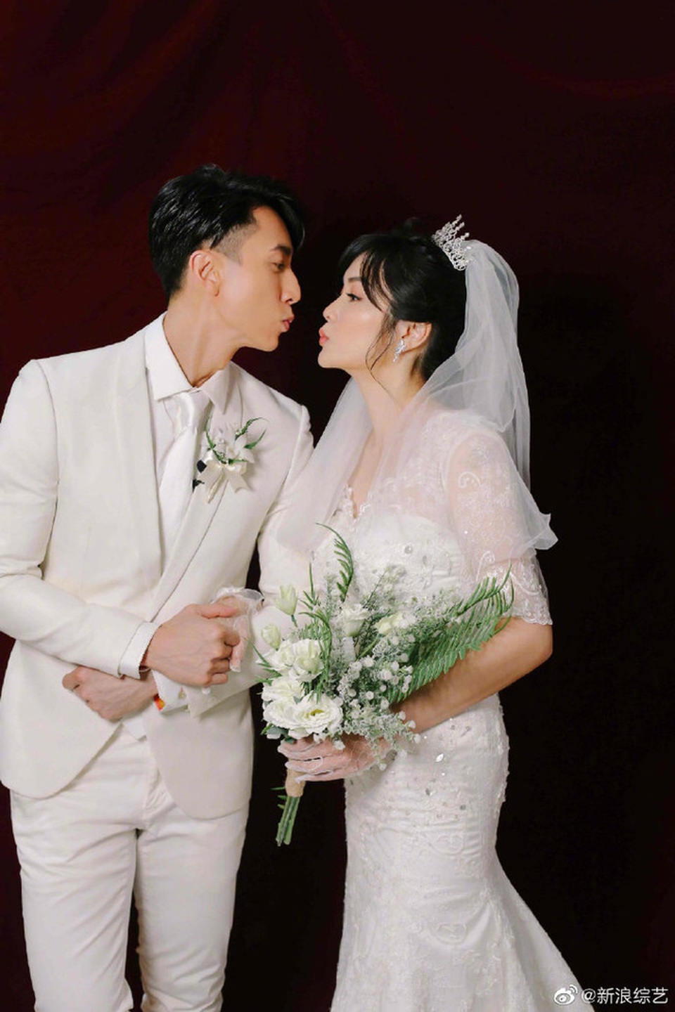 “Nam thần xứ Đài” chụp ảnh cưới sau hơn 11 năm bí mật kết hôn - 8 “Nam thần xứ Đài” chụp ảnh cưới sau hơn 11 năm bí mật kết hôn - 8