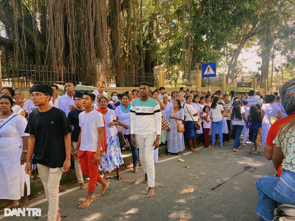 Khóc thét vì tour giá rẻ, 3h sáng phải thức dậy, bữa ăn toàn rau - 3 Khóc thét vì tour giá rẻ, 3h sáng phải thức dậy, bữa ăn toàn rau - 3
