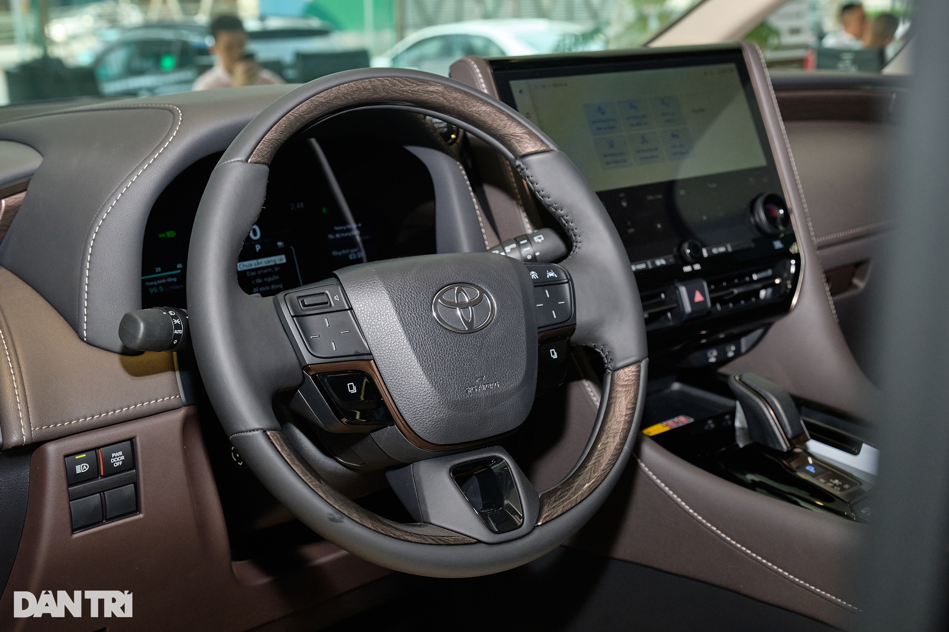 Khám phá Toyota Alphard mới, có gì để xứng danh chuyên cơ mặt đất? - 7