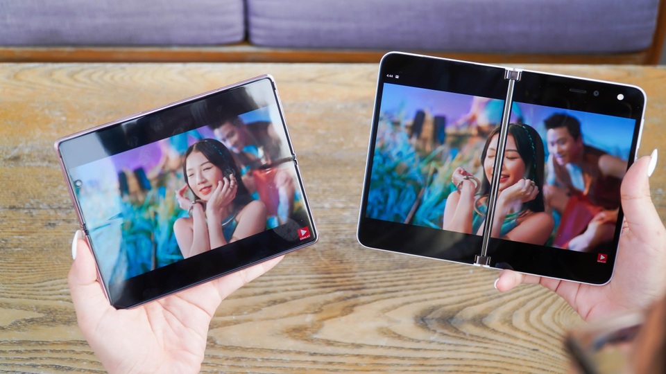 Galaxy Z Fold2 đối đầu Surface Duo: smartphone màn hình gập nào tốt hơn? - 3 Galaxy Z Fold2 đối đầu Surface Duo: smartphone màn hình gập nào tốt hơn? - 3
