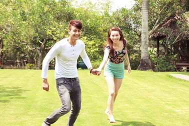 Hà Hồ đẹp đôi bên Vĩnh Thuỵ