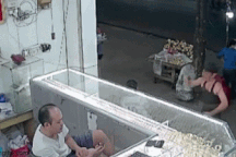 Kêu gọi giao nộp số vàng kẻ cướp ném ra đường ở Bình Dương