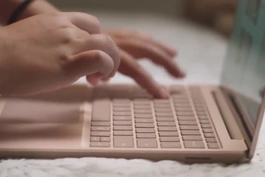 Giới thiệu Surface Laptop Go với thiết kế mỏng và nhẹ của Microsoft