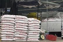 Nhóm tiểu thương bán gạo ven đường đánh công an