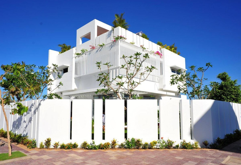 Con trai xây tặng bố mẹ ở Bạc Liêu biệt thự trắng đẹp như trời Âu - 1