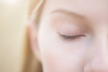 Từng trót trao thân trong mối tình trước, giờ lại yêu bạn thân của người cũ