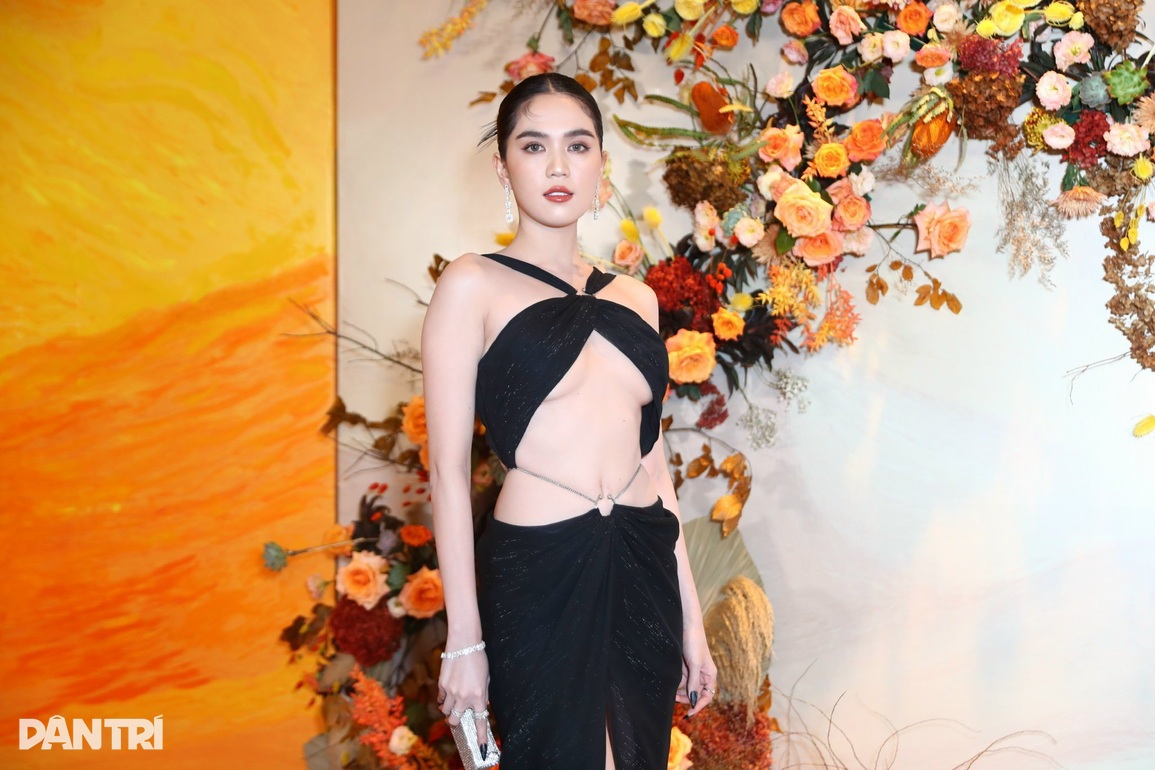 Kỳ Duyên, Minh Triệu khoe eo thon, dự show thời trang Sa Vũ - 1