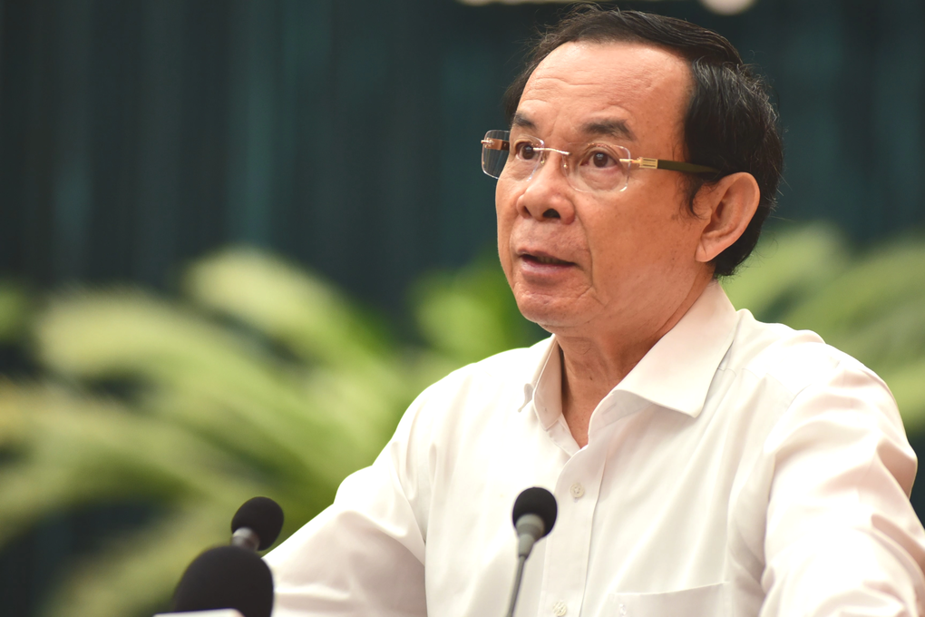 Bí thư TPHCM: Việc thu phí vỉa hè, lòng đường là vì lợi ích chung - 1 Bí thư TPHCM: Việc thu phí vỉa hè, lòng đường là vì lợi ích chung - 1