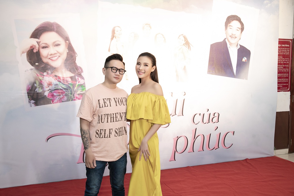 Thúy Diễm day dứt, khóc sưng mắt với vai diễn kịch đầu tiên - 3 Thúy Diễm day dứt, khóc sưng mắt với vai diễn kịch đầu tiên - 3