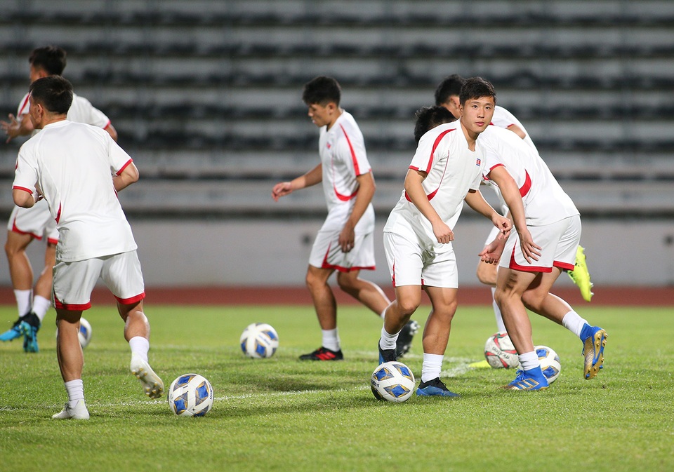 “Đột nhập” buổi tập của U23 Triều Tiên - 5