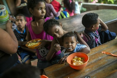 Cuộc sống “chạy ăn từng bữa” của người Venezuela giữa thời khủng hoảng