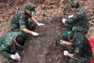 Tìm thấy thêm 11 bộ hài cốt liệt sĩ ở Công viên Lê Thị Riêng