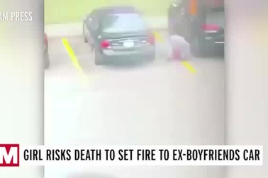 Video: Cô gái đốt xe bạn trai bên ngoài nhà nghỉ