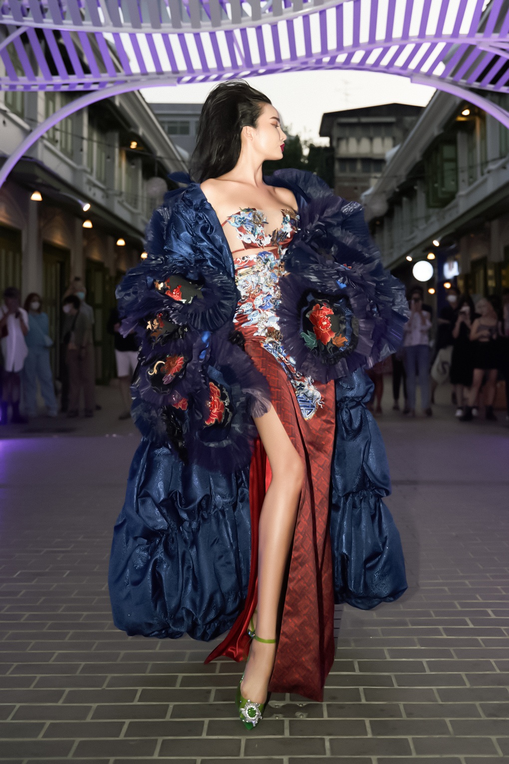 Siêu mẫu Thi Thi Phạm trình catwalk cùng dàn người mẫu Thái Lan - 2 Siêu mẫu Thi Thi Phạm trình catwalk cùng dàn người mẫu Thái Lan - 2