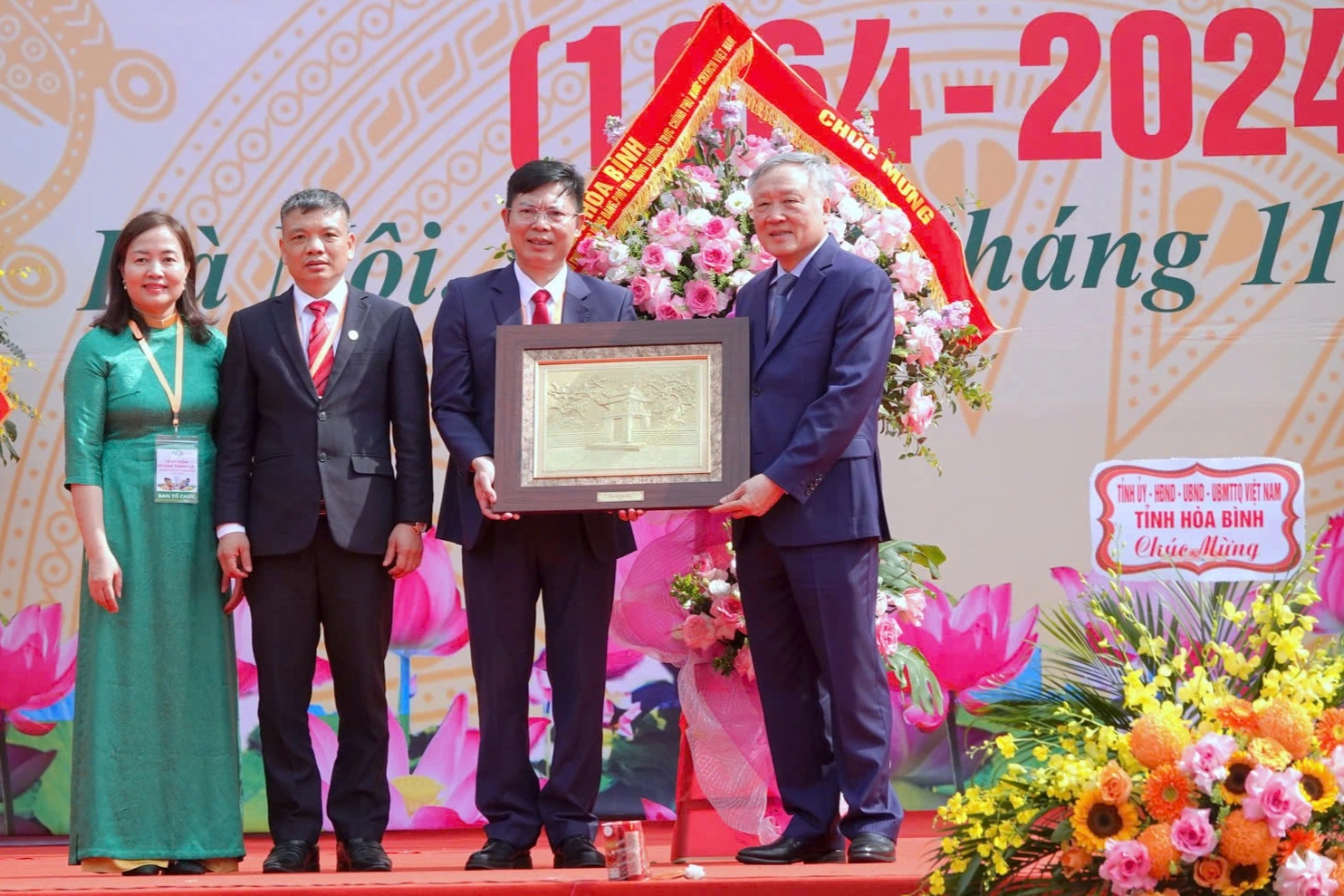 ឧបនាយករដ្ឋមន្ត្រី៖ និស្សិតបញ្ចប់ការសិក្សាត្រូវមានសមត្ថភាពធ្វើការងារជាក់ស្តែង - ២ Phó Thủ tướng: Sinh viên ra trường phải có khả năng làm việc thực tiễn - 2