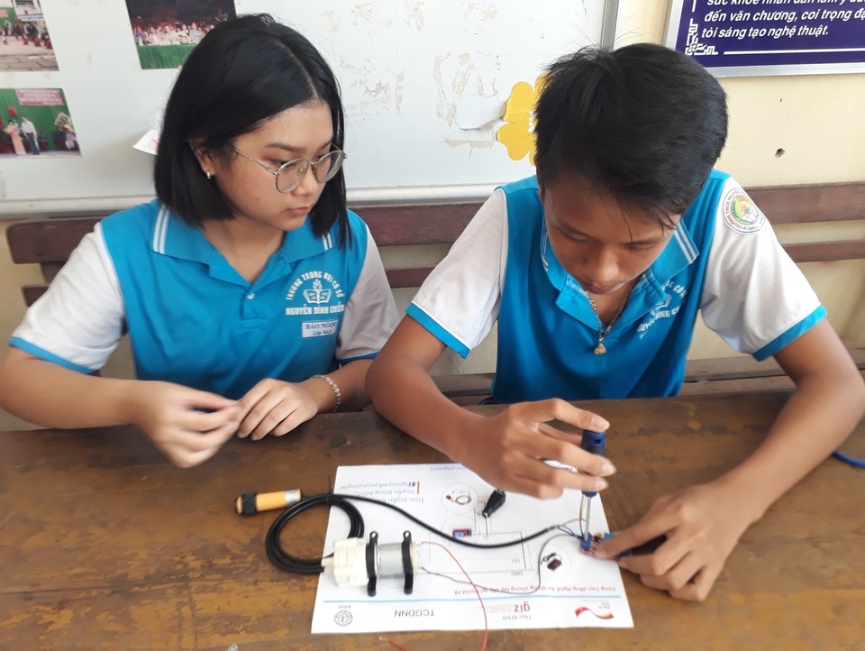 Các cơ sở GDNN trên cả nước phát huy tính sáng tạo trong cuộc chiến chống dịch Covid-19 - 1