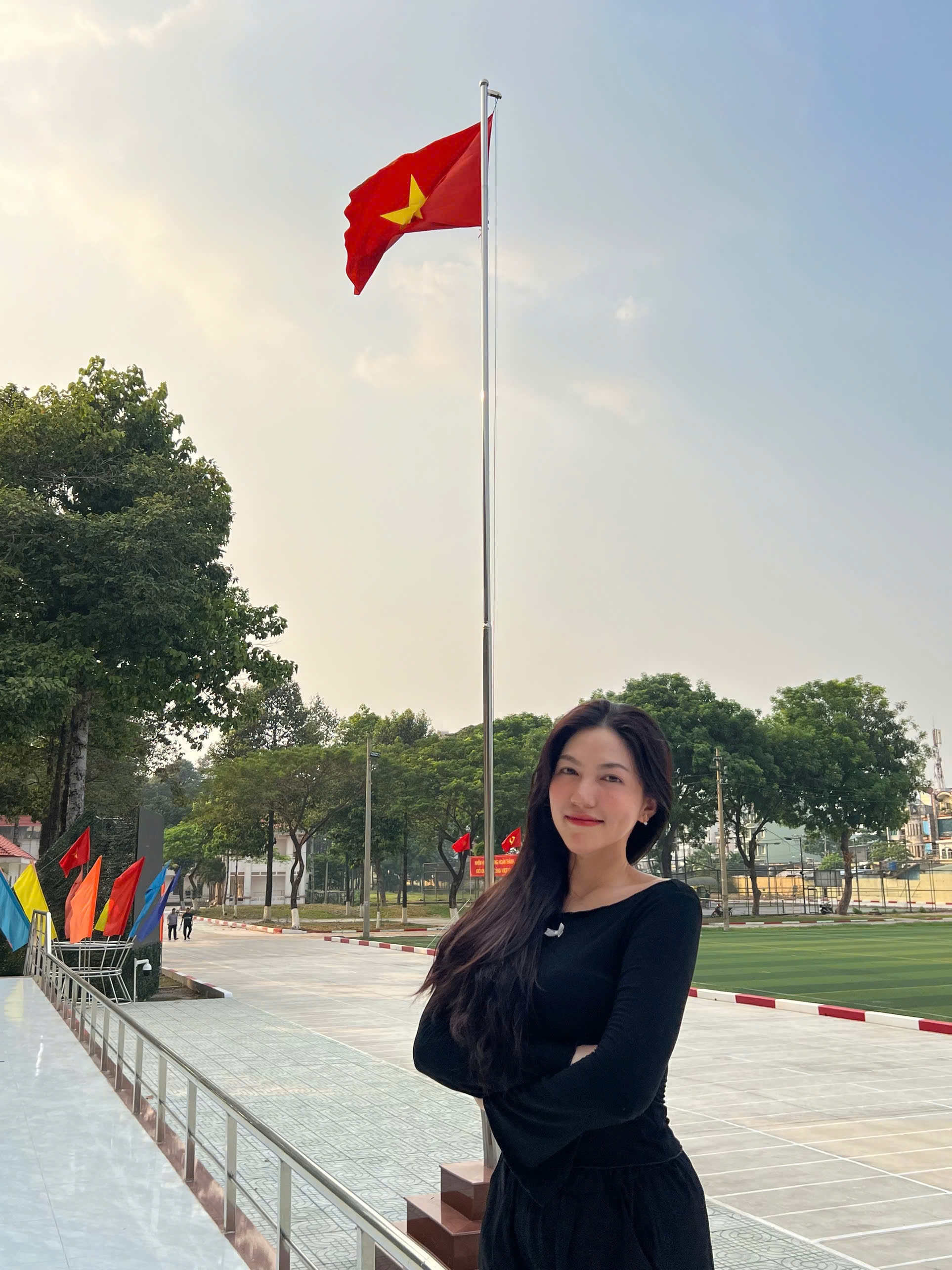 View - Cô gái xinh đẹp trong video trò chuyện với Đại tướng Phan Văn Giang gây sốt | Báo Dân trí