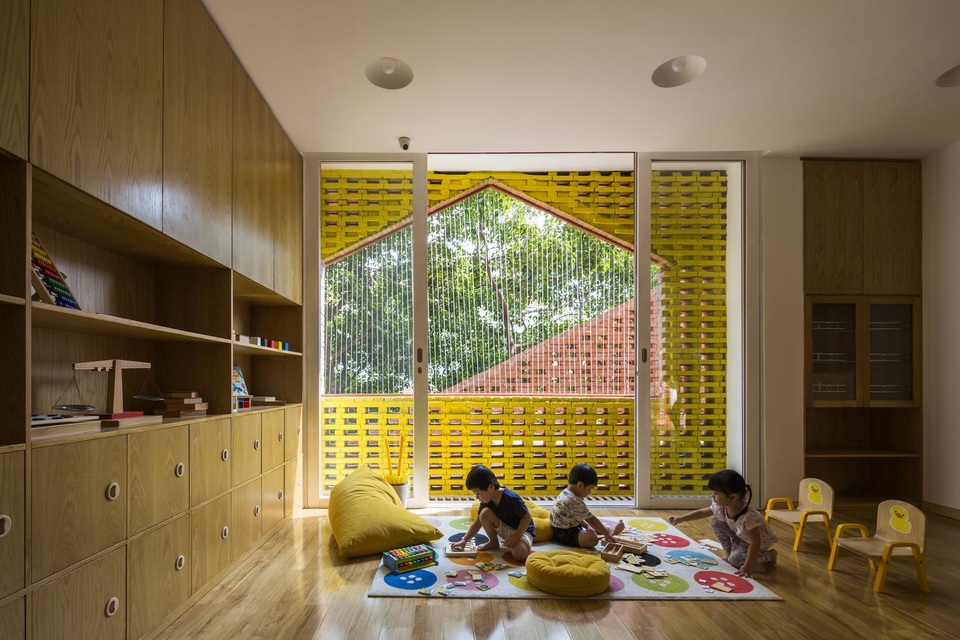 Nhà trẻ Việt bằng gạch mộc, xếp tầng như Lego được báo Tây khen hết lời - 5 Nhà trẻ Việt bằng gạch mộc, xếp tầng như Lego được báo Tây khen hết lời - 5
