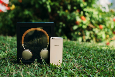 Oppo F3 chính thức lên kệ từ ngày 1/4, kèm quà tặng "hàng hiệu"