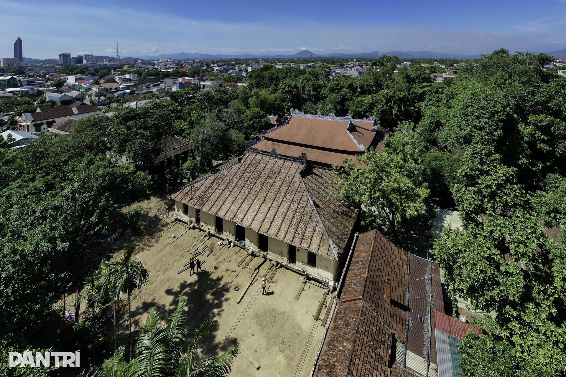 Thần đèn di dời chánh điện nghìn tấn trong ngôi chùa ở Huế - 9 Thần đèn di dời chánh điện nghìn tấn trong ngôi chùa ở Huế - 9