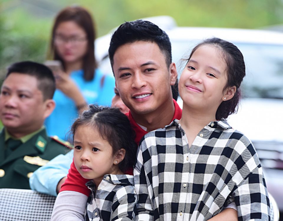 Ấm áp tình nghệ sĩ Việt dành cho người nghèo mùa Tết - 12 Ấm áp tình nghệ sĩ Việt dành cho người nghèo mùa Tết - 12
