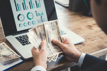 Người Nhật tích lũy nhiều tiền mặt hơn vì lo ngại Covid-19